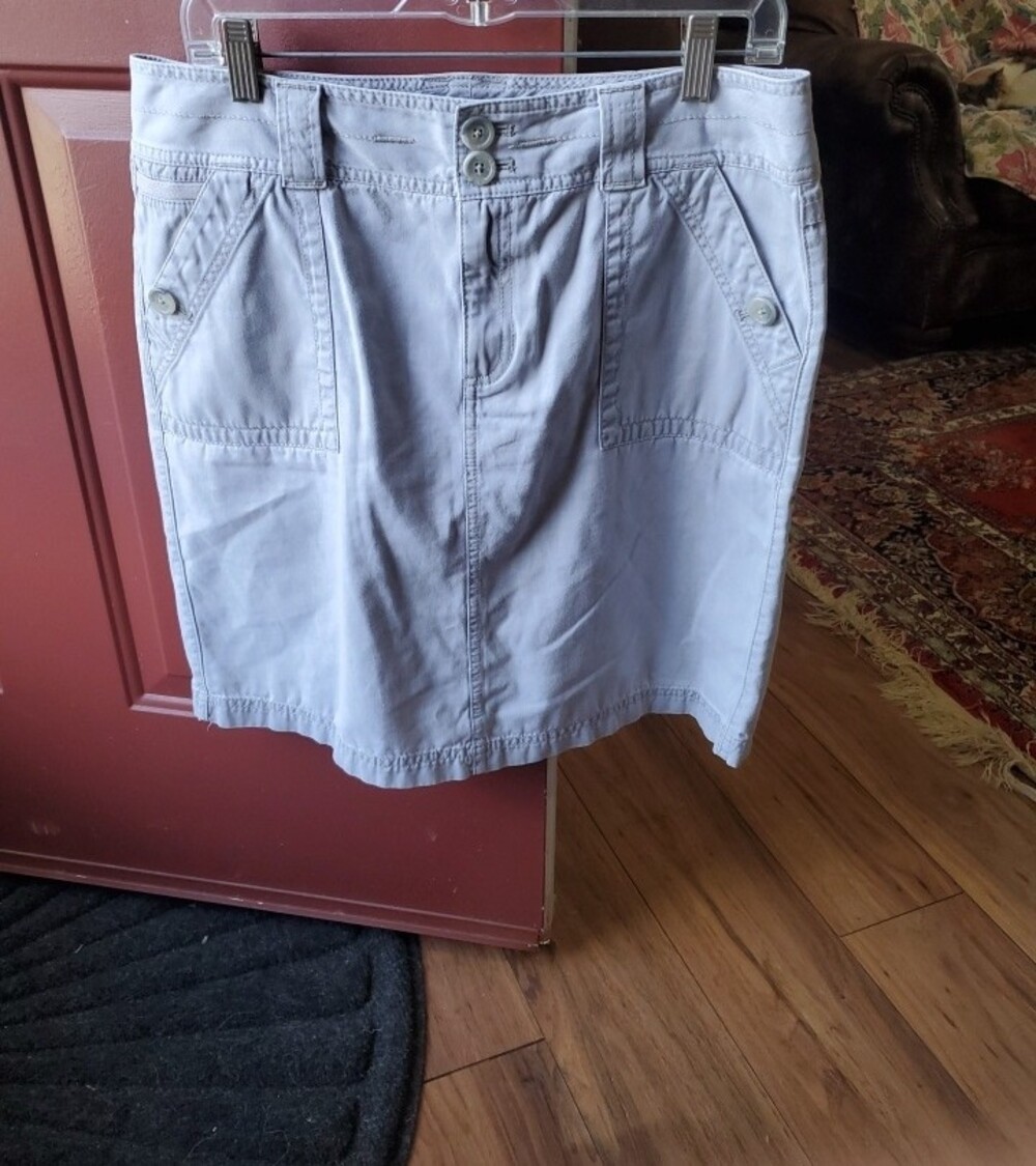 Eddie Bauer Light Gray Skirt with Olive Green Label and Yellow Stitching